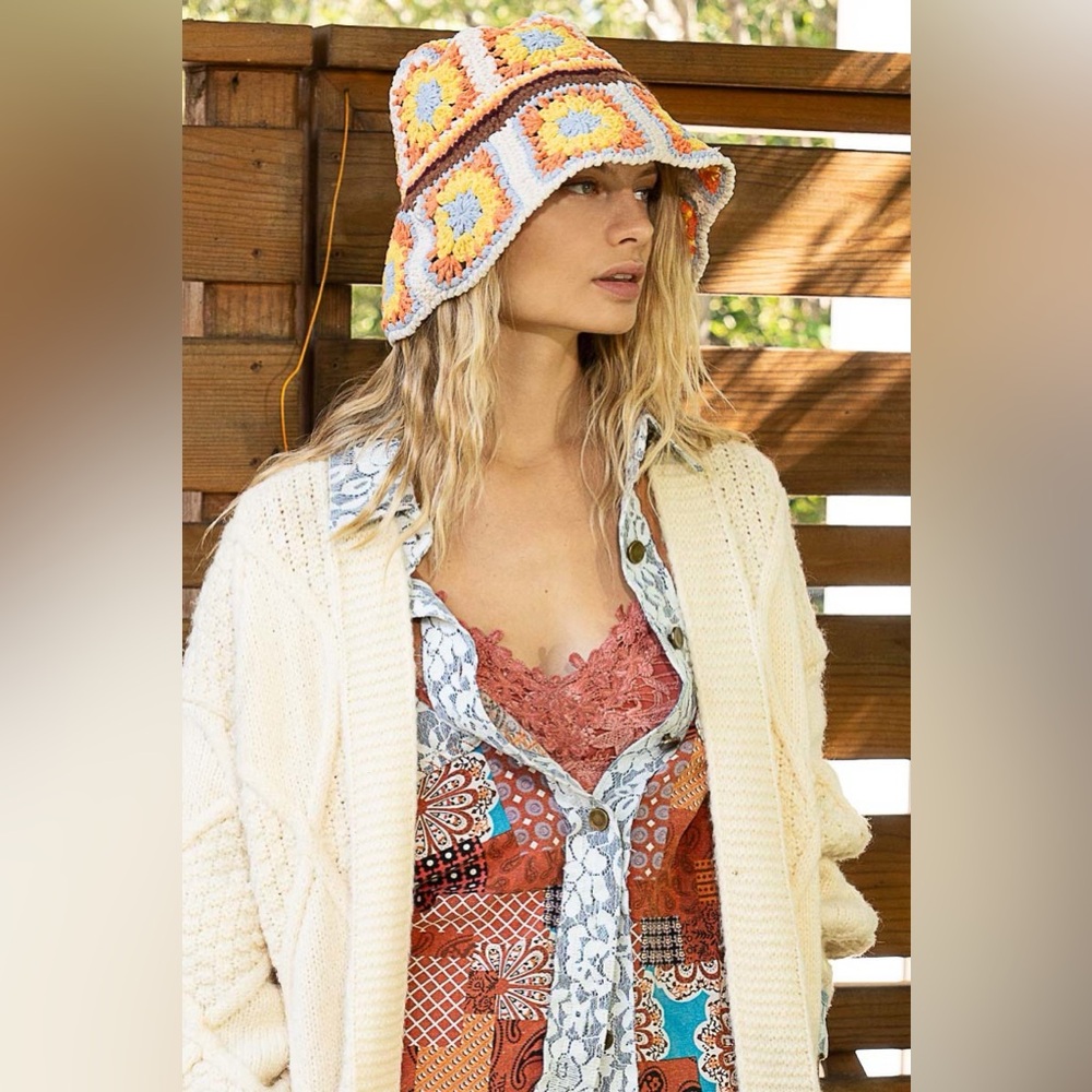 Crochet Granny Square Chenille Bucket Hat - POL - Picture 2 of 5